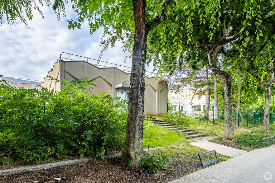 24 Espace Henry Vallée, Lyon à louer - Photo de l’immeuble – Image 3 sur 3