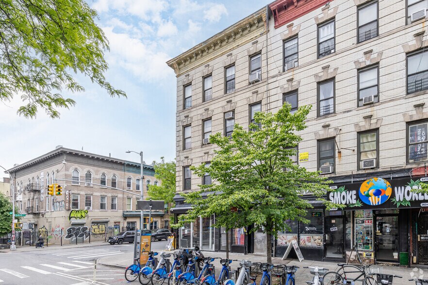 142 Irving Ave, Brooklyn, NY à vendre - Photo de l’immeuble – Image 3 sur 5