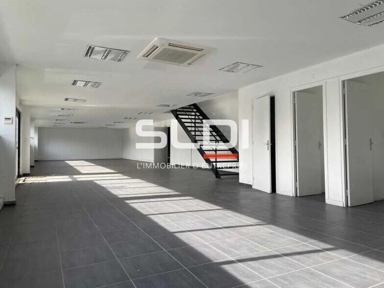 Local d'activités dans Vénissieux à vendre - Photo intérieure – Image 3 sur 6