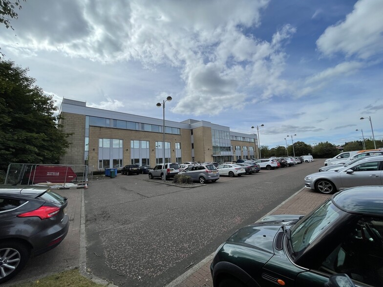 Almondvale Way, Livingston à louer - Photo de l’immeuble – Image 3 sur 6