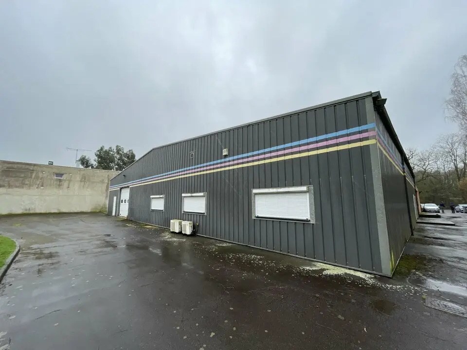 Industriel/Logistique dans Betton à vendre Photo principale– Image 1 sur 11