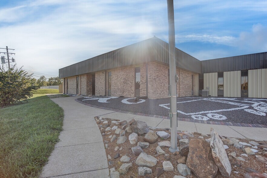 1188 Pershall Rd, Saint Louis, MO à louer - Photo de l’immeuble – Image 3 sur 3