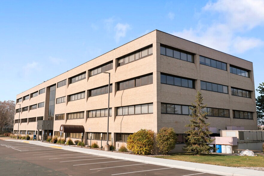 9801 S Dupont Ave, Bloomington, MN à louer - Photo de l’immeuble – Image 2 sur 33