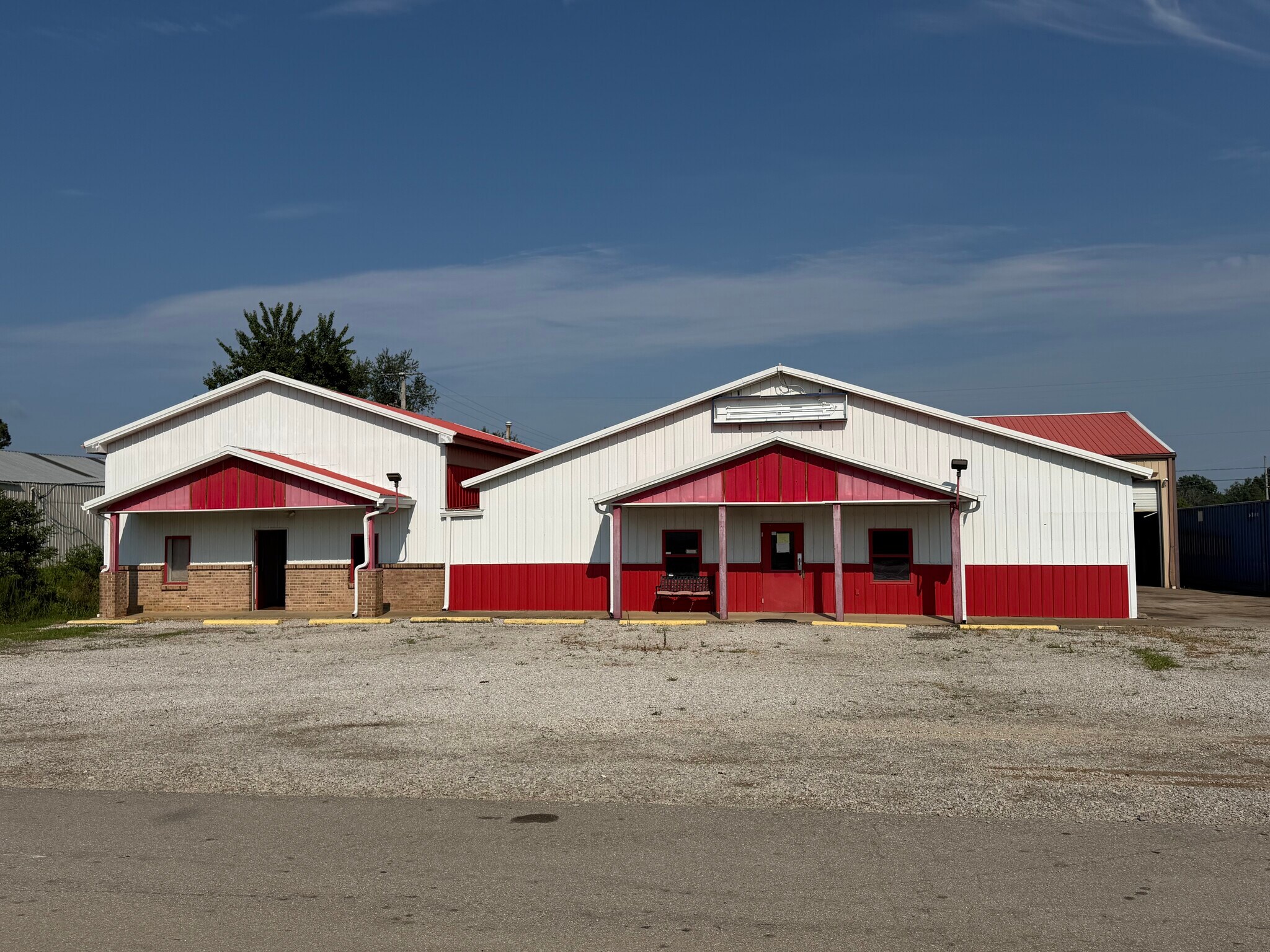 1425 N Hwy 127 Bypass, Lawrenceburg, KY à vendre Photo de l’immeuble– Image 1 sur 11