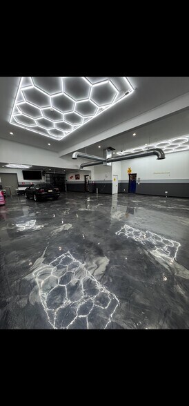 240 West St, South Hackensack, NJ à louer - Photo de l’immeuble – Image 1 sur 2