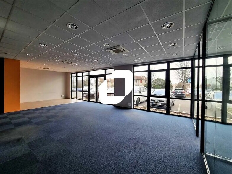 Bureau dans Villefranche-sur-Saône à louer - Photo de l’immeuble – Image 3 sur 7