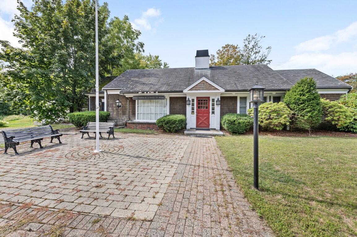 11 Maple St, West Newbury, MA à vendre Photo de l’immeuble– Image 1 sur 23