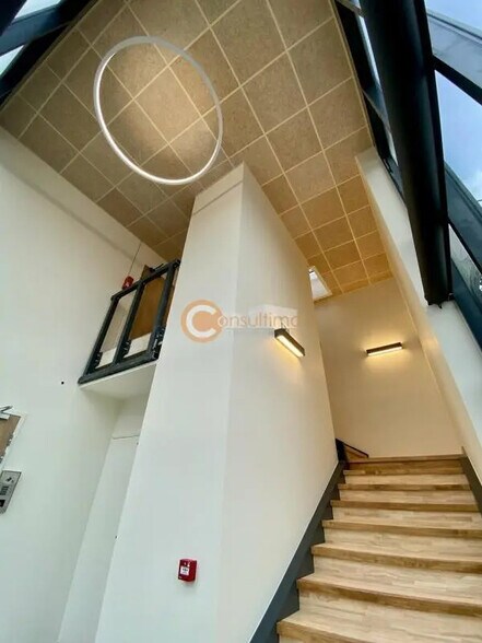 Bureau dans Cenon à louer - Photo de l’immeuble – Image 3 sur 12