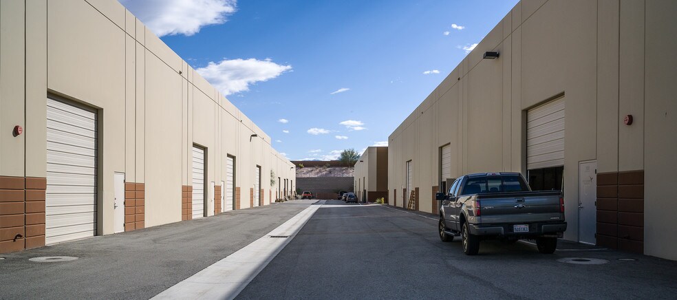 34500 Gateway Dr, Palm Desert, CA à louer - Photo de l’immeuble – Image 3 sur 3