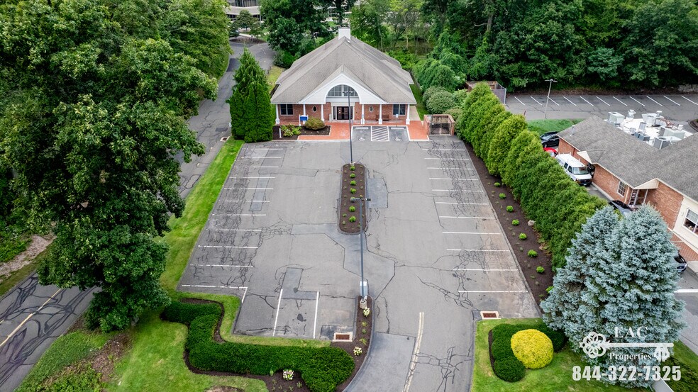 887 Bridgeport Ave, Shelton, CT à louer - Photo de l’immeuble – Image 2 sur 32