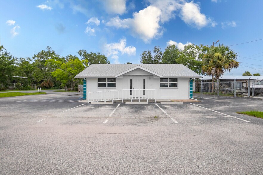 708 NE 6th St, Crystal River, FL à vendre - Photo de l’immeuble – Image 1 sur 1