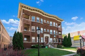 Plus de détails pour 2311 W Wisconsin Ave, Milwaukee, WI - Logement à vendre