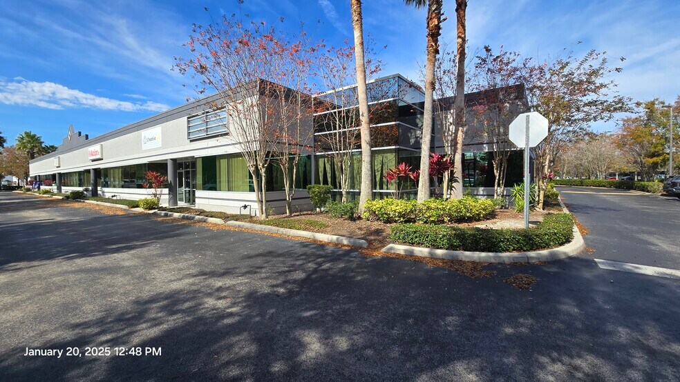 7901 Kingspointe Pky, Orlando, FL à louer - Photo de l’immeuble – Image 1 sur 4