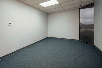 1225 W College Ave, Carrollton, TX à louer Photo intérieure– Image 2 sur 7