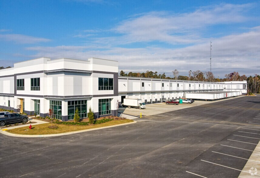 5900 Plummer Rd, Atlanta, GA à louer - Photo principale – Image 1 sur 9
