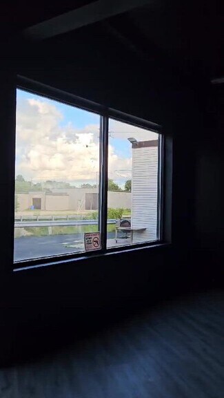 Plus de détails pour 2608 Kilburn Ave, Rockford, IL - Local commercial à louer