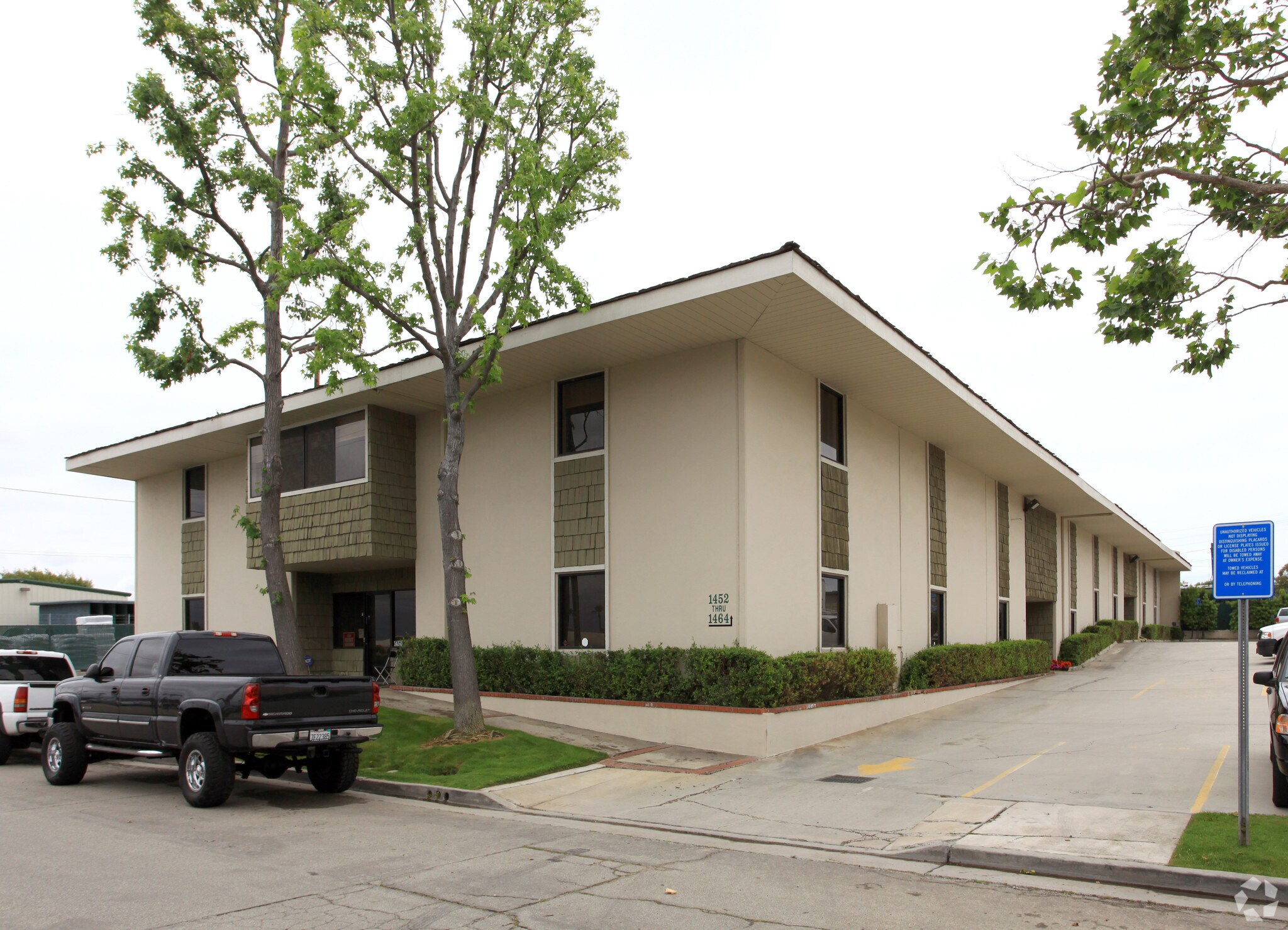 1450-1464 E 29th St, Signal Hill, CA à vendre Photo principale– Image 1 sur 12