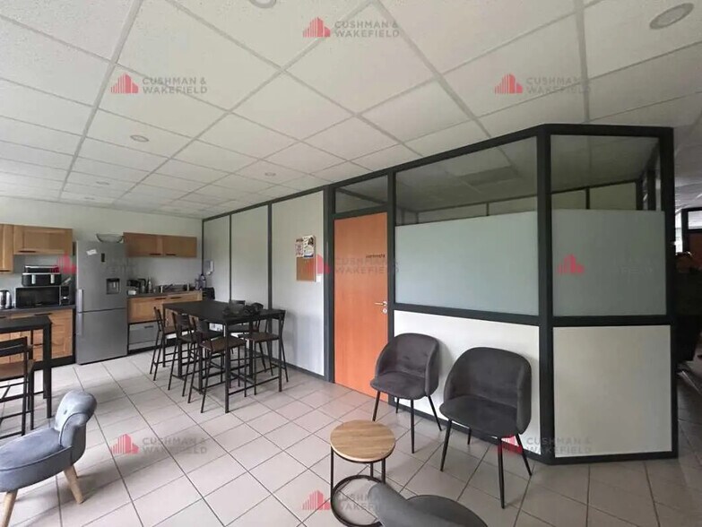 Bureau dans Quetigny à louer - Photo de l’immeuble – Image 2 sur 4