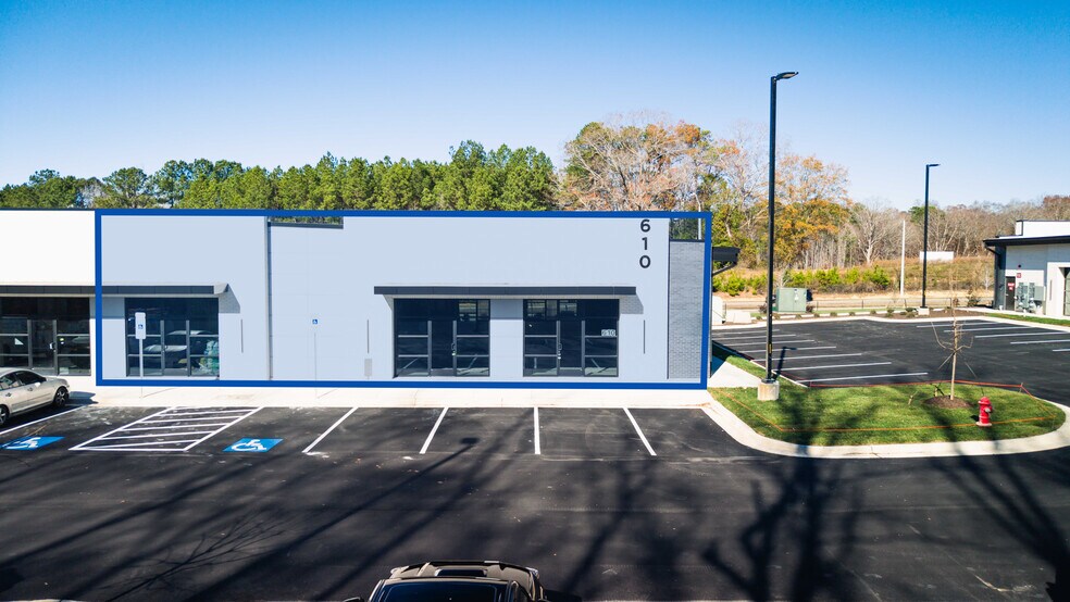 600 Timber Dr E, Garner, NC à louer - Photo de l’immeuble – Image 2 sur 8