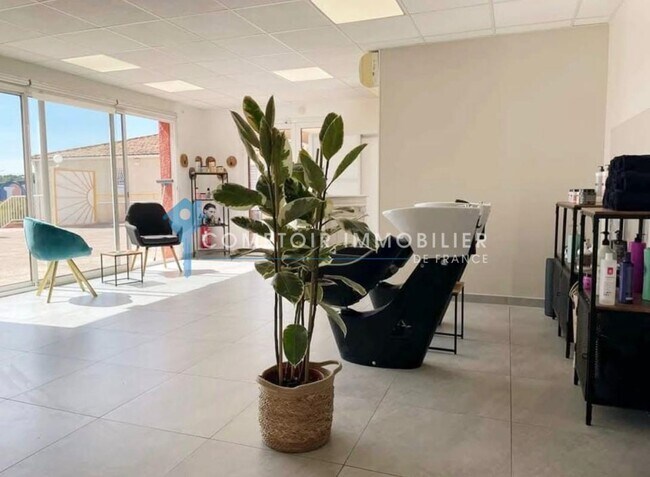 Plus de détails pour Local commercial à louer