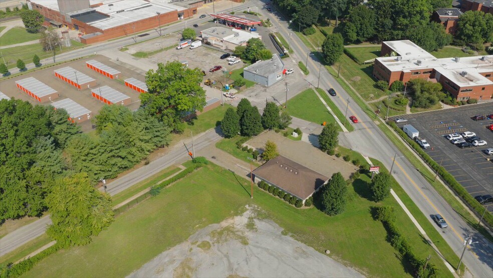 406 Reed Ave, Cuyahoga Falls, OH à vendre - Vidéo sur l’annonce professionnelle – Image 2 sur 16
