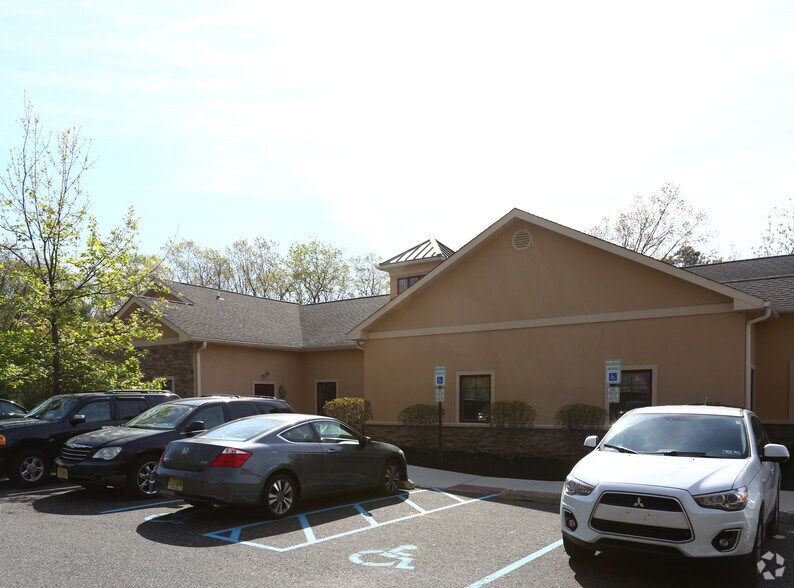 88 S Lakeview Dr, Gibbsboro, NJ à vendre - Photo de l’immeuble – Image 2 sur 9