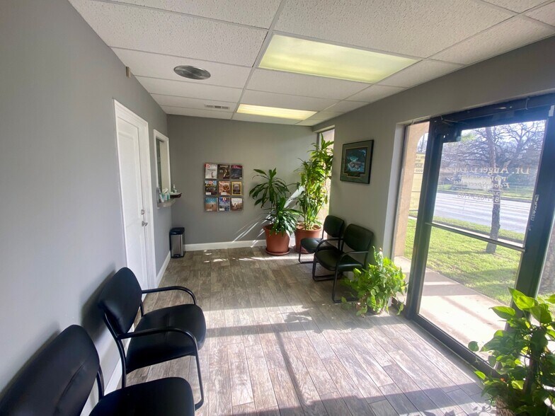 910 W Northside Dr, Fort Worth, TX à vendre - Photo intérieure – Image 3 sur 13