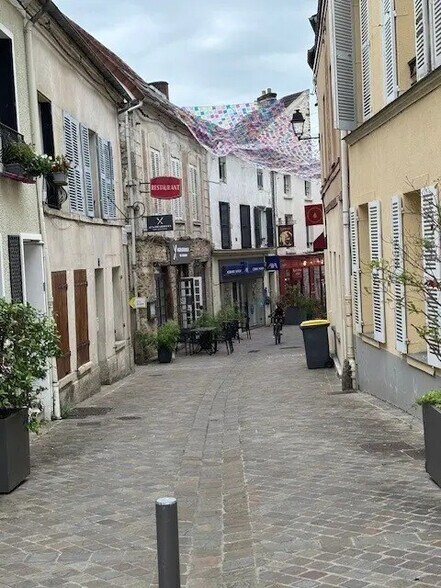 5 Place Des Halles 78460 Chevreuse, Chevreuse à vendre - Photo de l’immeuble – Image 2 sur 3