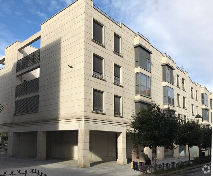 Immeuble residentiel dans San Fernando de Henares, Madrid à vendre - Photo de l’immeuble – Image 2 sur 2