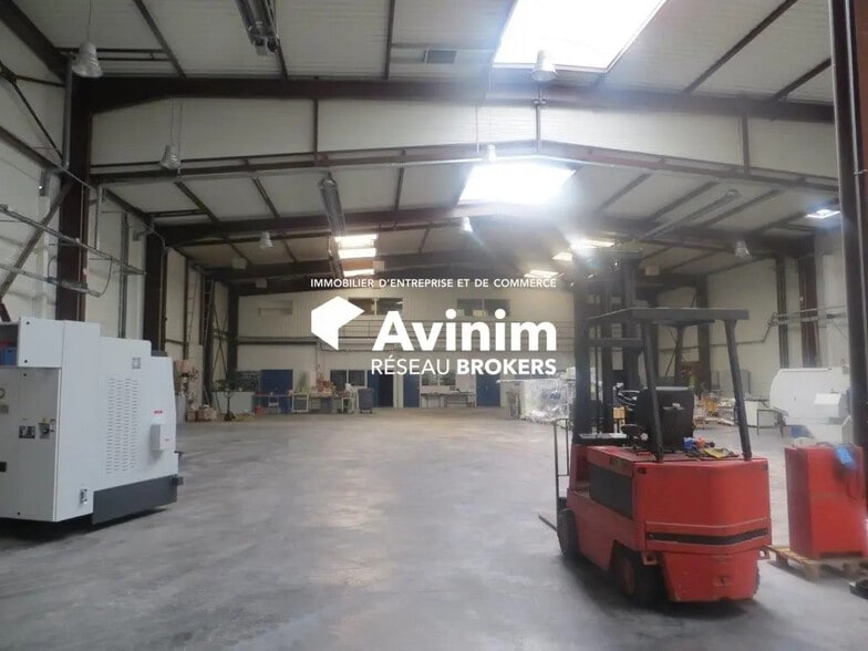 Industriel/Logistique dans Linas à vendre - Photo de l’immeuble – Image 1 sur 6