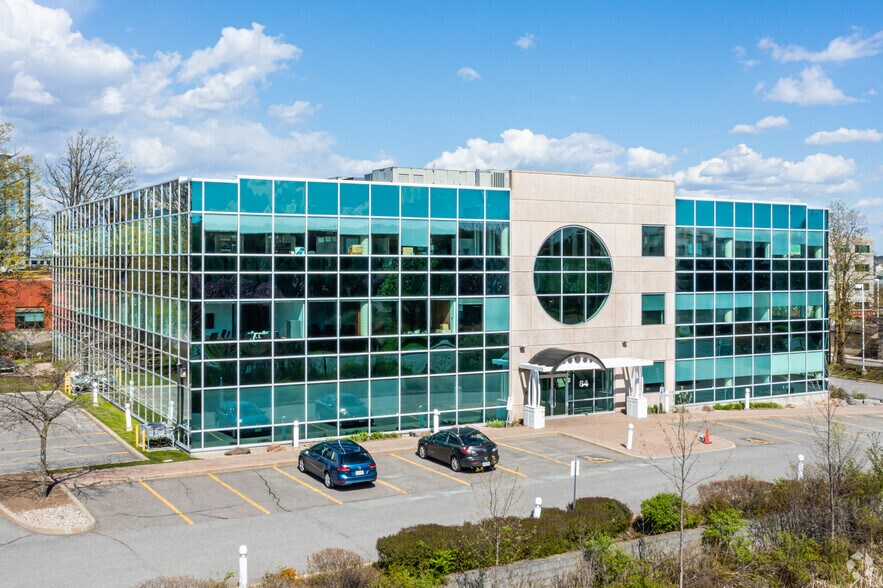 84 Hines Rd, Ottawa, ON à louer - Photo principale – Image 1 sur 3