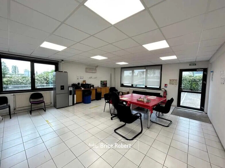 Bureau dans Chassieu à louer - Photo intérieure – Image 3 sur 5