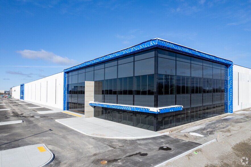 400 Anatolian Dr, Vaughan, ON à louer - Photo principale – Image 1 sur 4