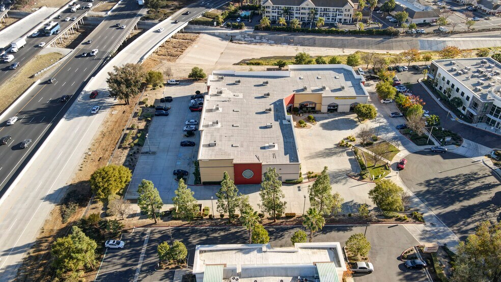 27310 Madison Ave, Temecula, CA à louer - Photo de l’immeuble – Image 3 sur 8