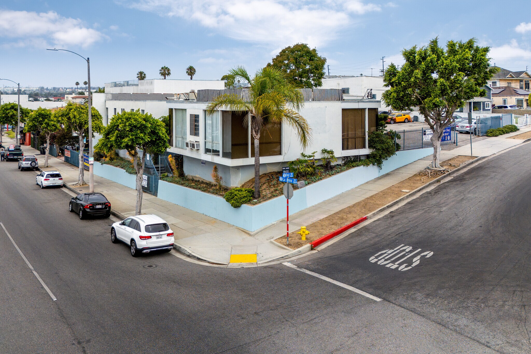 400 N La Brea Ave, Inglewood, CA à louer Photo de l’immeuble– Image 1 sur 7