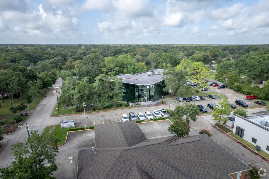 820 S Friendswood Dr, Friendswood, TX à louer - Aérien – Image 1 sur 6