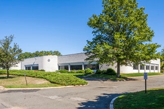 Plus de détails pour 5 Hub Dr, Melville, NY - Industriel/Logistique à louer