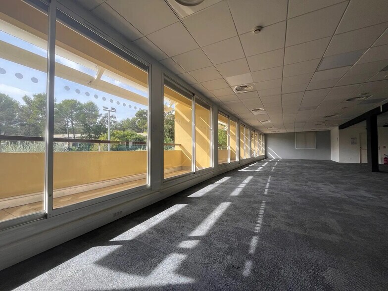 Bureau dans Valbonne à louer - Photo de l’immeuble – Image 2 sur 5