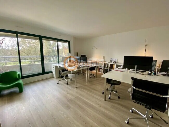 Plus de détails pour Bureau à vendre