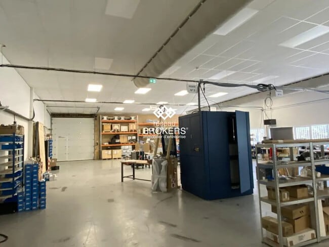 Plus de détails pour Local d’activités à vendre