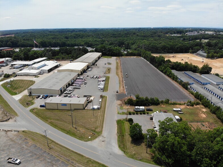 1260 Barkley Rd, Statesville, NC à louer - Photo de l’immeuble – Image 3 sur 5