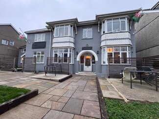 Plus de détails pour 86-88 Queen Victoria Rd, Llanelli - Local commercial à louer