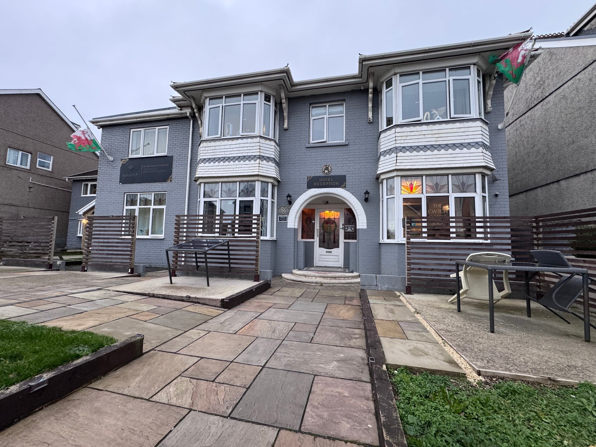 86-88 Queen Victoria Rd, Llanelli à louer Photo principale– Image 1 sur 2