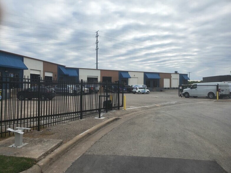 3500 Dime Cir, Austin, TX à louer - Photo principale – Image 1 sur 19