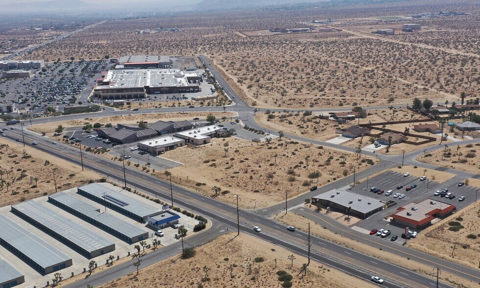 58401 Twentynine Palms Hwy, Yucca Valley, CA à vendre - Photo de l’immeuble – Image 3 sur 6