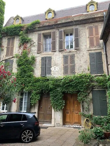 Bureau dans Orange à louer - Photo de l’immeuble – Image 2 sur 17