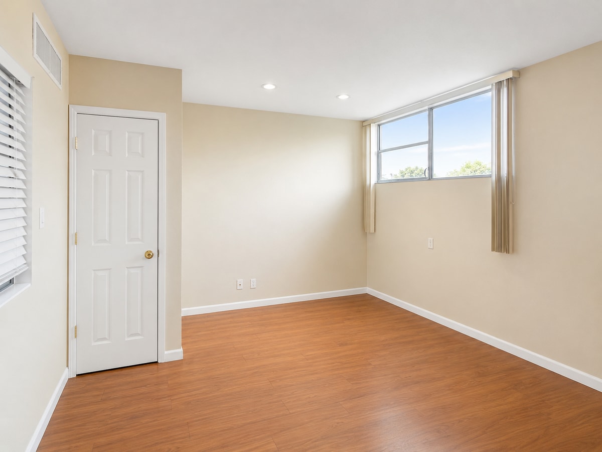 1201 S Highland Ave, Clearwater, FL 33756 - Lot 6 - - Photo intérieure - Image 1 of 5