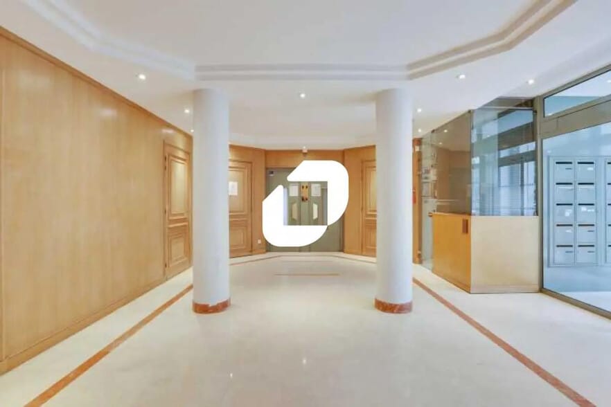 Local d’activités dans Paris à louer - Hall d’entrée – Image 3 sur 36