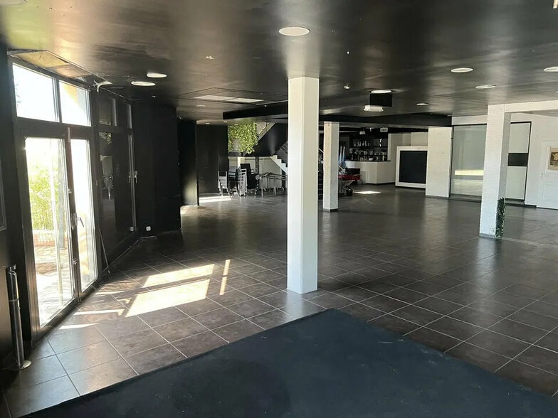 Local commercial dans Aix-en-Provence à louer - Photo de l’immeuble – Image 2 sur 6