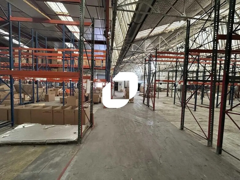 Local d’activités dans Aubervilliers à louer - Photo de l’immeuble – Image 3 sur 8